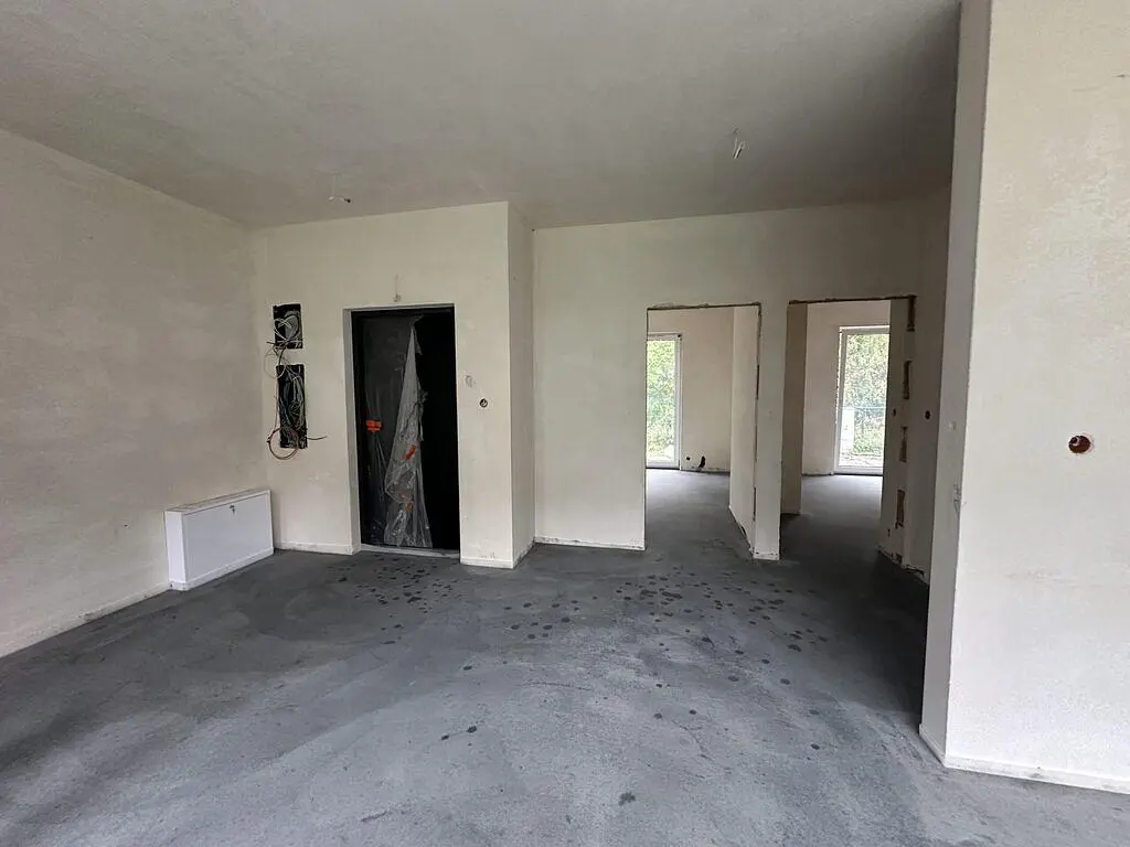 Otro; necesita renovación, luz natural