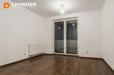 Salón; suelo de madera, luz natural