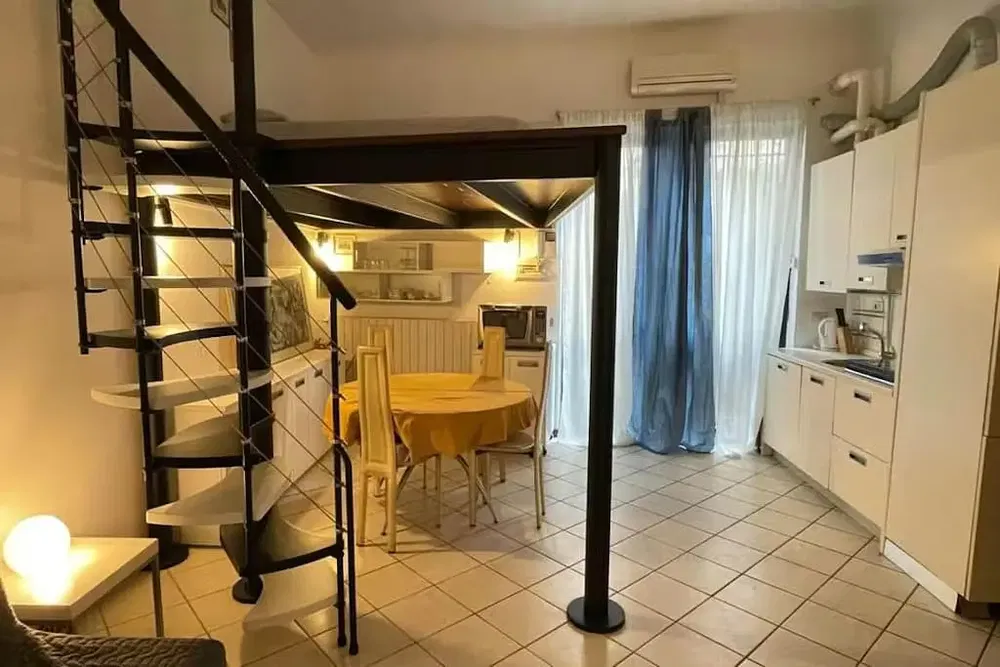 Kuhinja; pločice, prirodna svjetlost