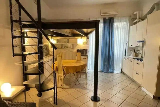 Küche; fliesenboden, tageslicht