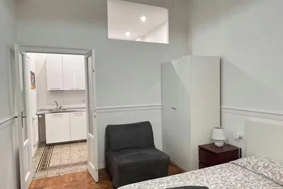 Camera da letto; luce naturale, pavimento in legno