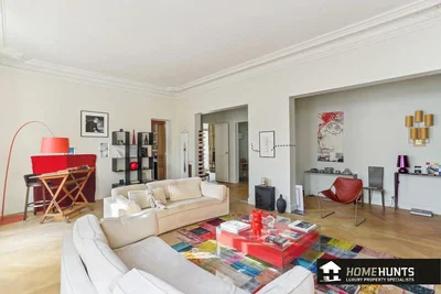 Дневна соба; природно светло, модерни стил, дрвени под