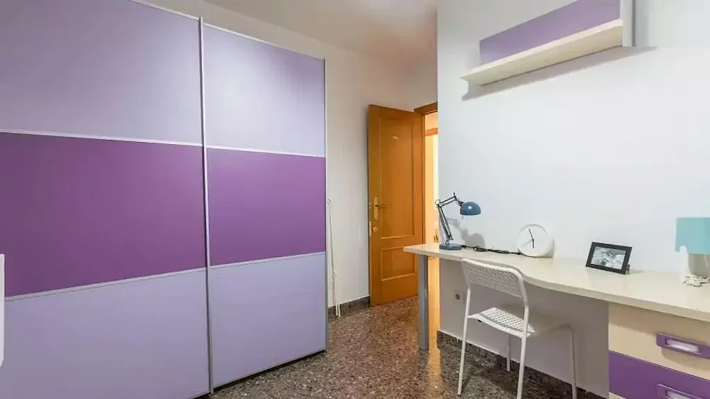 Habitación infantil; estilo moderno, luz natural