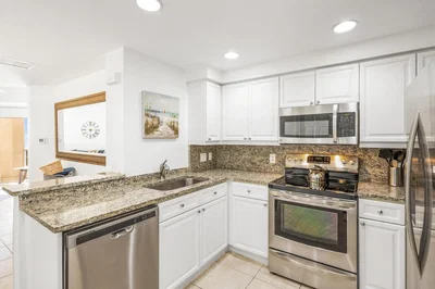 Kuchyňa; kuchynské spotrebiče, po rekonštrukcii, prirodzené svetlo, moderný štýl