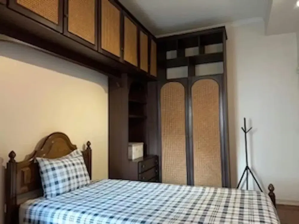 Camera da letto; travi in legno, luce naturale