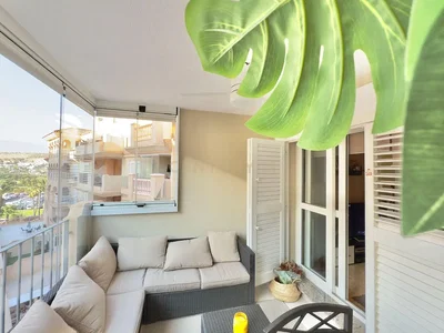 Balcony; view, natural light