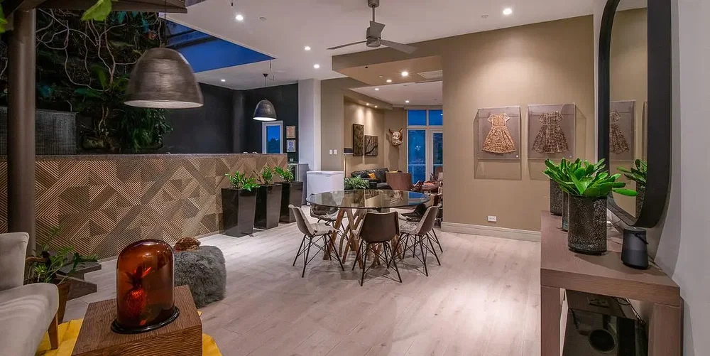 Obývací pokoj; moderní styl, přirozené světlo