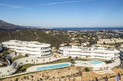 Casa y alrededores; vista