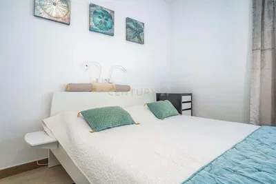 Quarto; estilo moderno, luz natural