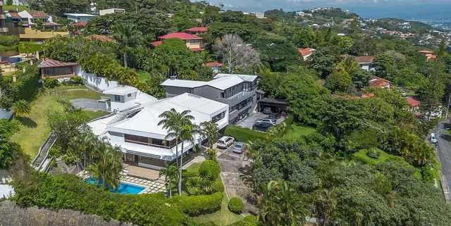 Casa e arredores; vista