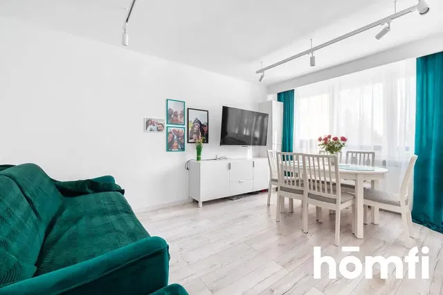 Wohnzimmer; holzboden, tageslicht, moderner stil