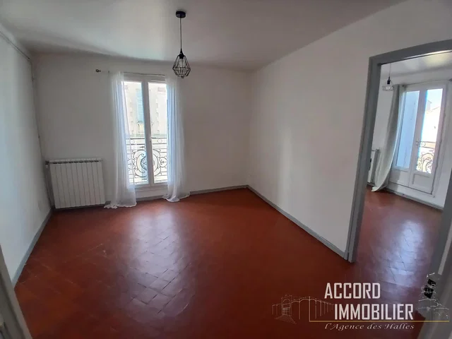 Obývací pokoj; dlažba, přirozené světlo