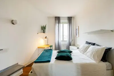 Schlafzimmer; tageslicht, holzboden, moderner stil