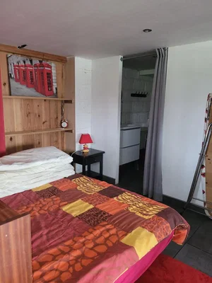 Spavaća soba; prirodno svjetlo, moderni stil