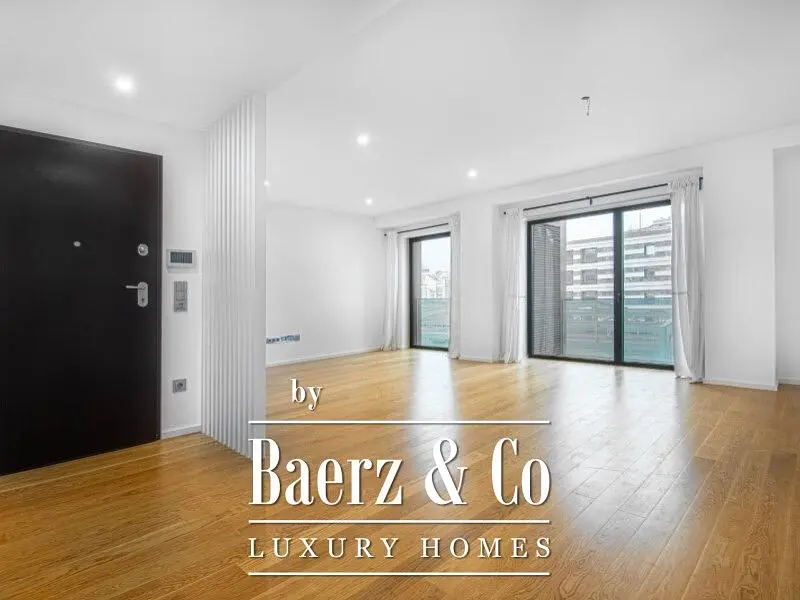 Soggiorno; pavimento in legno, vista, luce naturale