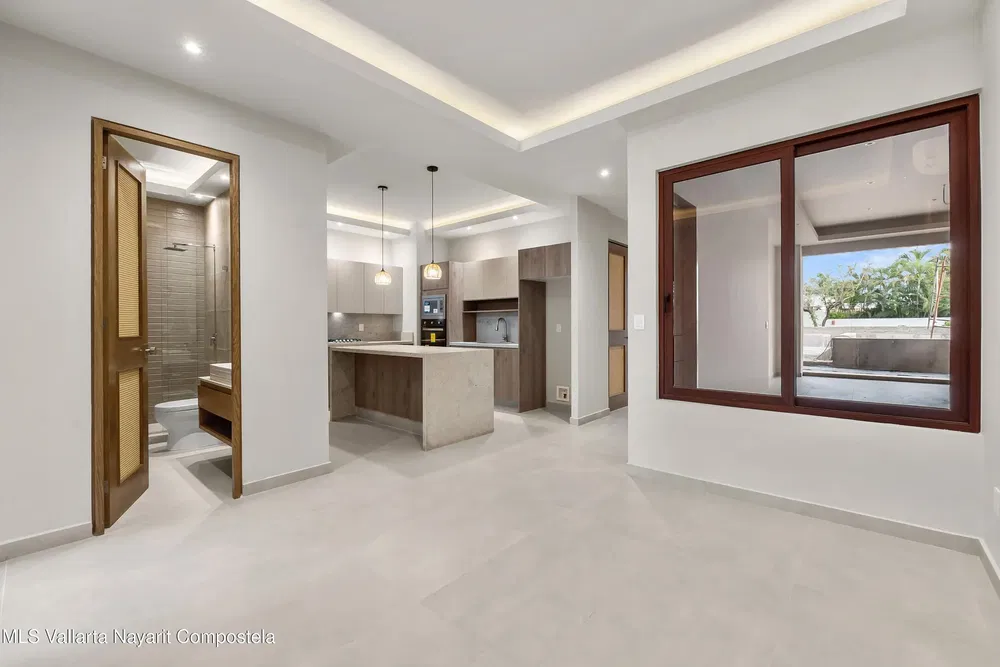 Oturma odası; manzara, doğal ışık, tadilatlı, fayans zemin