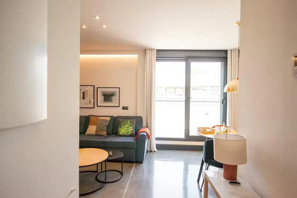 Wohnzimmer; tageslicht, moderner stil