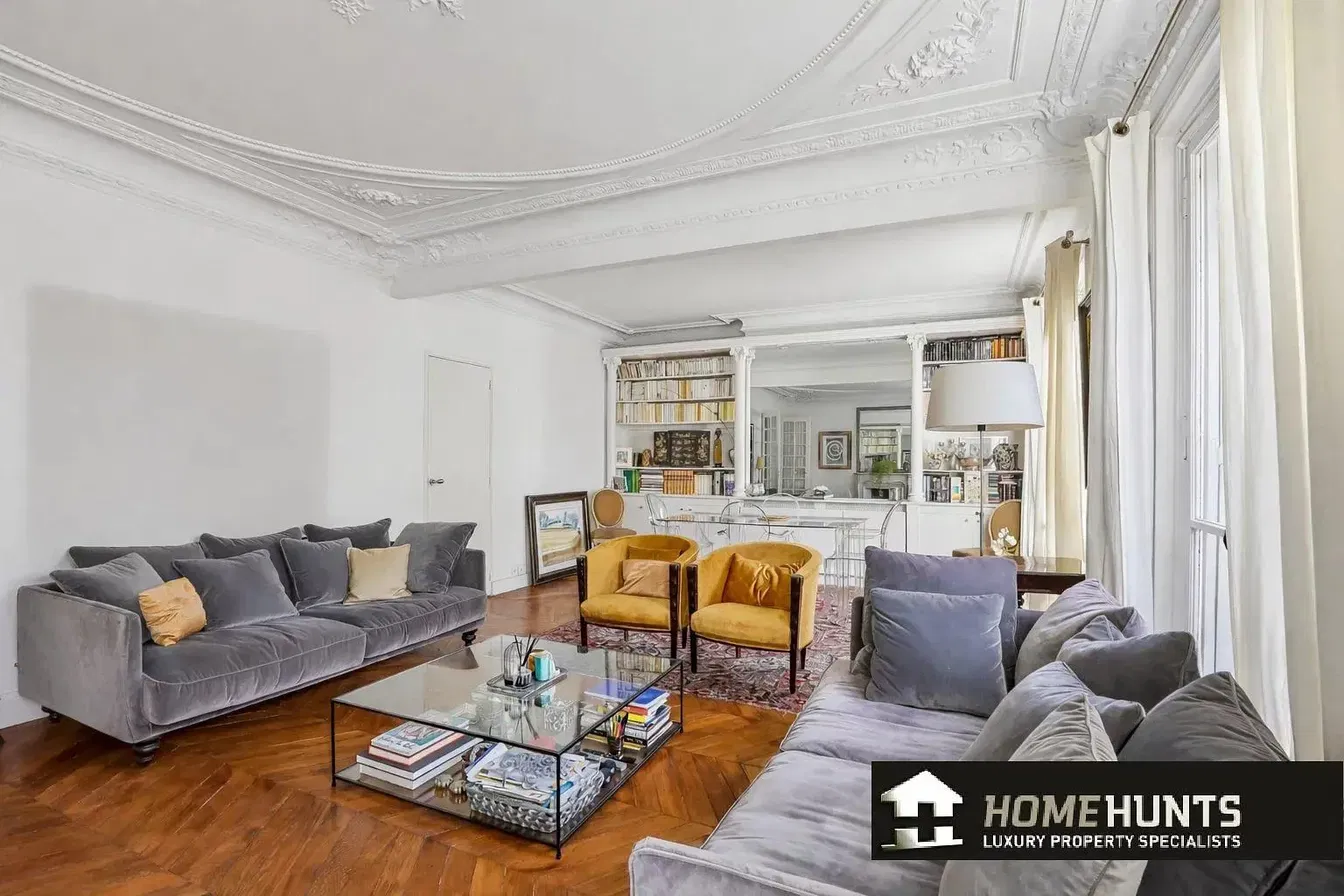 Wohnzimmer; holzboden, tageslicht, moderner stil