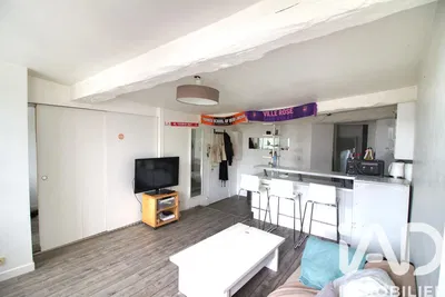 Salon; carrelage, style moderne, lumière naturelle