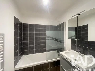 حمام; أرضية من البلاط, مجدد, ضوء طبيعي, أسلوب عصري