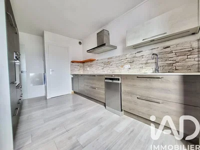 Kuhinja; kućanski aparati, renoviran, pločice