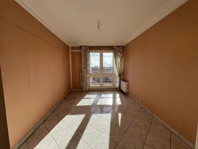 Salón; suelo de baldosas, vista, luz natural