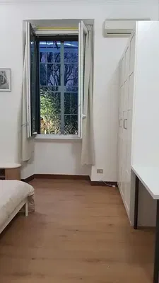 Schlafzimmer; tageslicht, holzboden