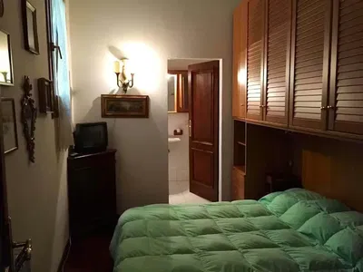 Schlafzimmer; rustikaler stil, holzbalken, holzboden