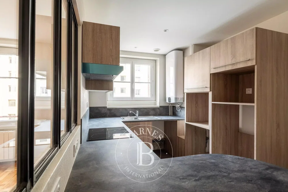 Küche; küchengeräte, tageslicht, moderner stil