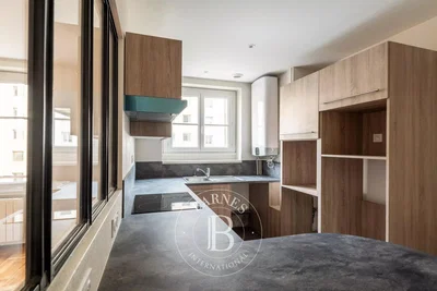 Küche; küchengeräte, tageslicht, moderner stil