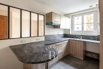 Küche; küchengeräte, blick, tageslicht, moderner stil, renoviert