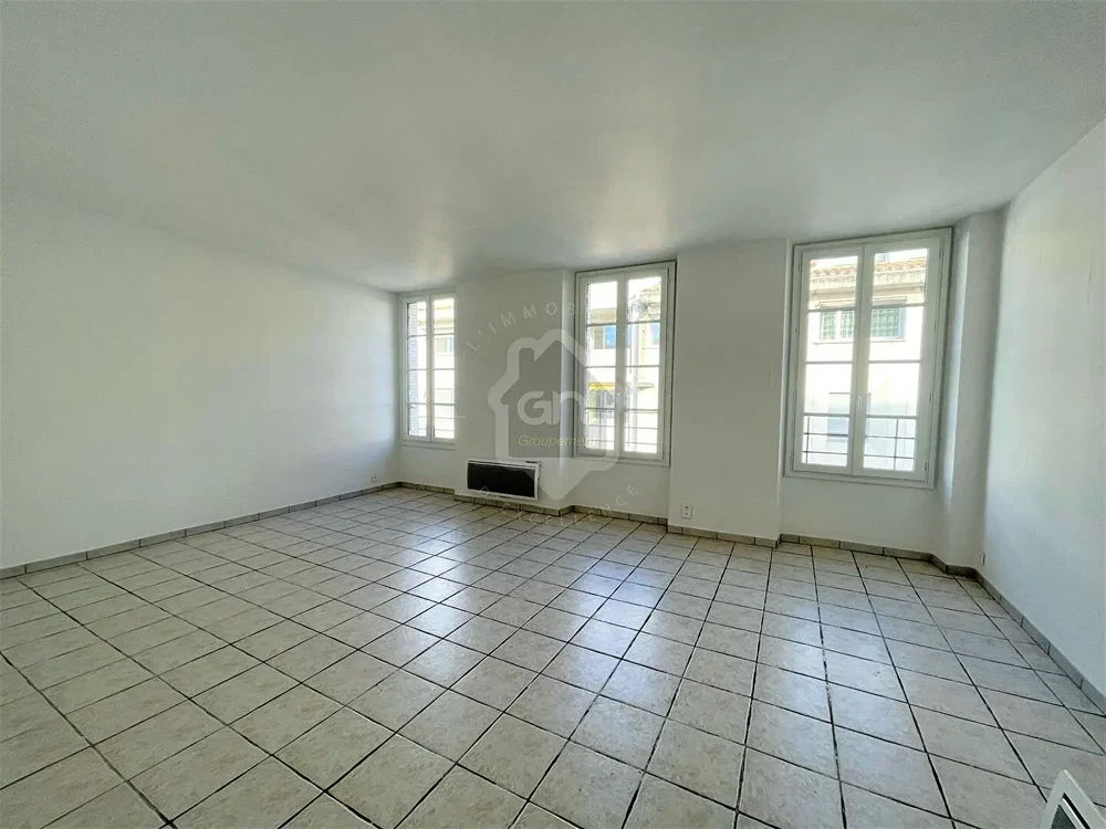 Salon; carrelage, vue, lumière naturelle