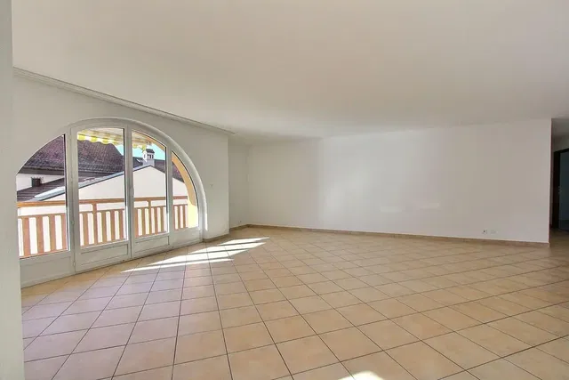 Living room; tile floor, view, natural light