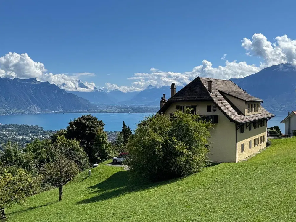 Haus und umgebung; blick, tageslicht