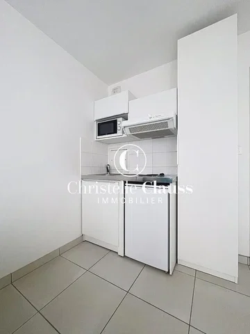 Kitchen; kitchen appliances, tile floor