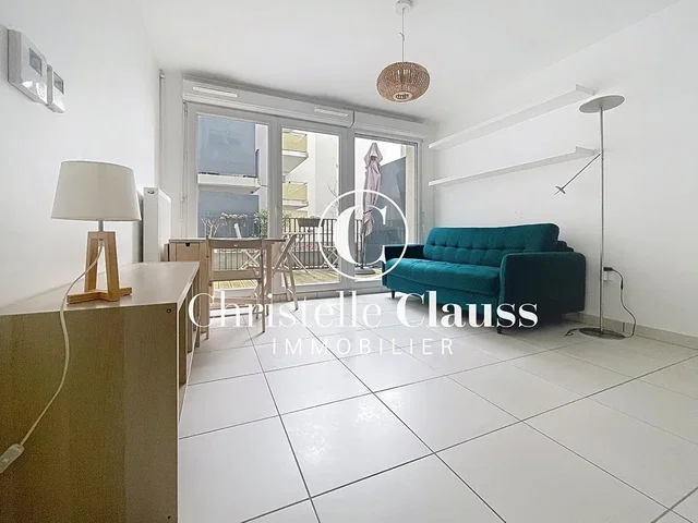 Living room; tile floor, view, natural light