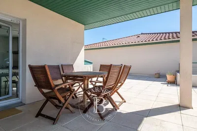 Terras; tegelvloer, uitzicht