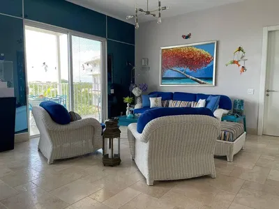 Obývací pokoj; výhled, přirozené světlo, moderní styl