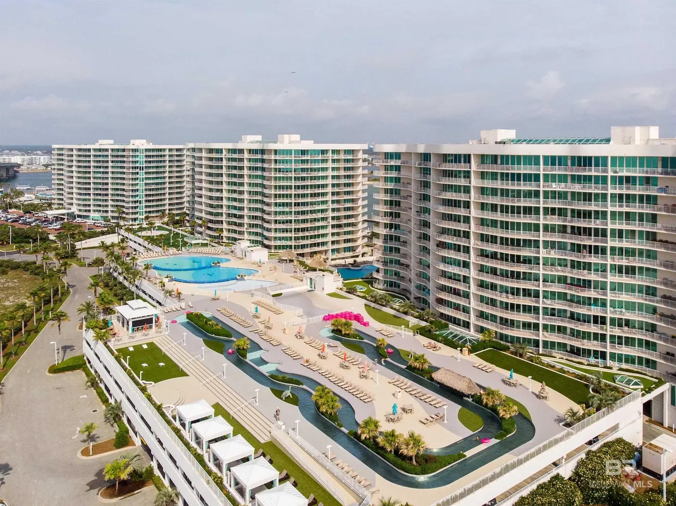 Dům a okolí; výhled