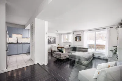 Wohnzimmer; tageslicht, moderner stil, fliesenboden, holzboden