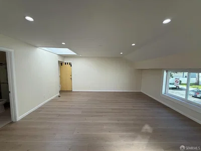Salon; vue, parquet, lumière naturelle