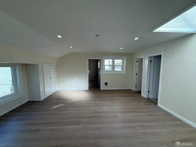 Salon; parquet, lumière naturelle, rénové