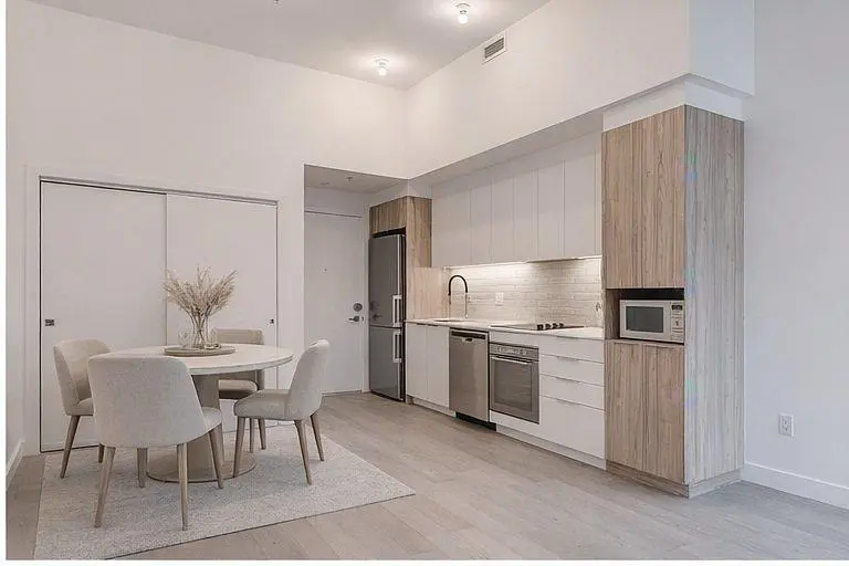 Cuisine; électroménager, lumière naturelle, style moderne, parquet