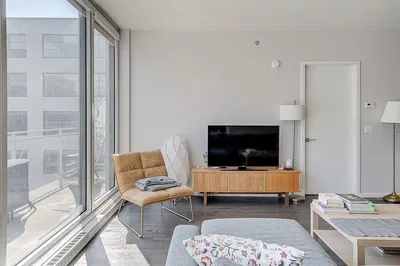 Дневна соба; поглед, природно светло