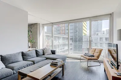 Дневна соба; поглед, природно светло, модерни стил, дрвени под