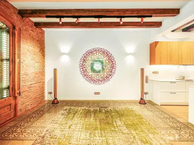 Wohnzimmer; holzbalken, rustikaler stil, tageslicht, renoviert