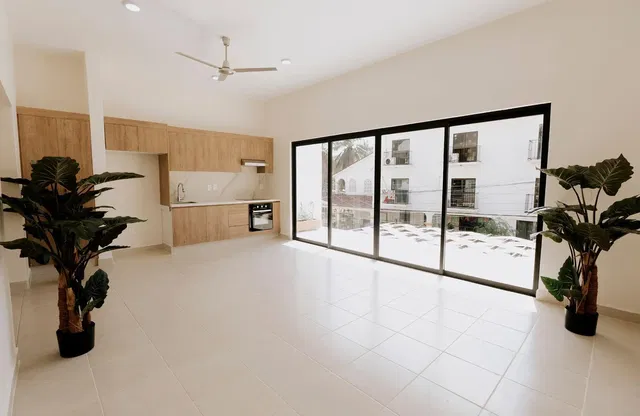 Cocina; vista, suelo de baldosas, luz natural, electrodomésticos