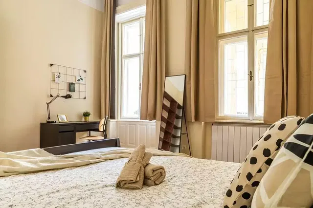 Bedroom; natural light, modern style