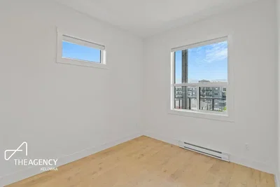 Chambre; vue, parquet, lumière naturelle