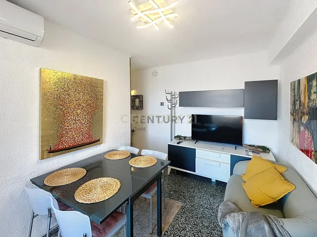 Living room; modern style, natural light